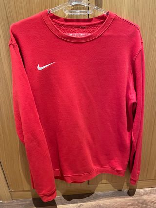 Sudadera Nike roja sin capucha de segunda mano por 10 EUR en Pinto en  WALLAPOP