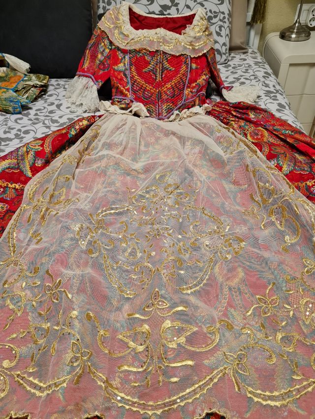 traje fallera niña( venta o alquiler)