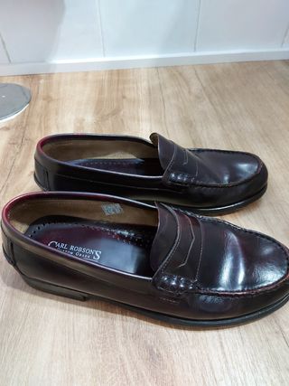 Zapatos castellanos burdeos hombre de segunda mano por 18 EUR en Mejorada  del Campo en WALLAPOP
