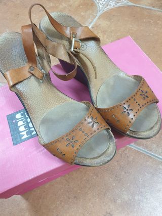 Sandalias todo piel de segunda mano por 15 EUR en Requena en WALLAPOP