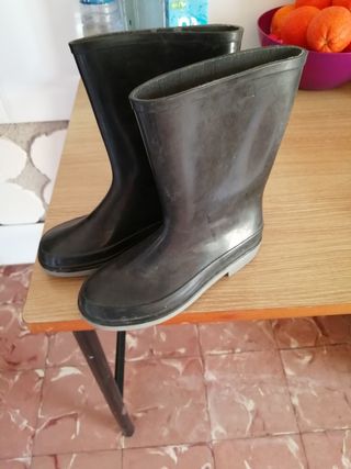 Botas de agua 38 de segunda mano por 5 EUR en Murcia en WALLAPOP