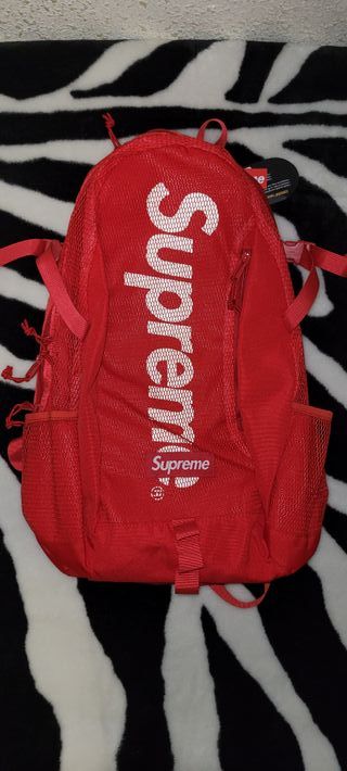Mochila Supreme de segunda mano en WALLAPOP