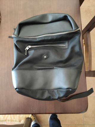 Mochila porta ordenador El Corte Inglés de segunda mano por 25 EUR en  Xixona en WALLAPOP