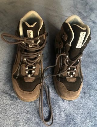 Botas montaña Quechua Mujer de segunda mano por 15 EUR en Valladolid en  WALLAPOP