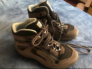 Botas montaña Quechua Mujer de segunda mano por 15 EUR en Valladolid en  WALLAPOP