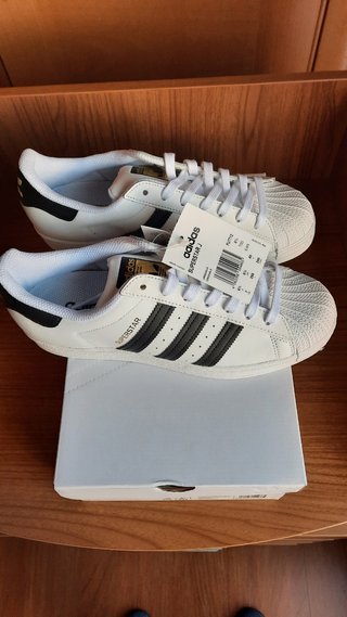 Zapatillas adidas Superstar hombre talla 40 de segunda mano por 40 EUR en  Zaragoza en WALLAPOP