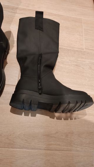 Botas altas engomadas zapshop de segunda mano por 17 EUR en Madrid en  WALLAPOP