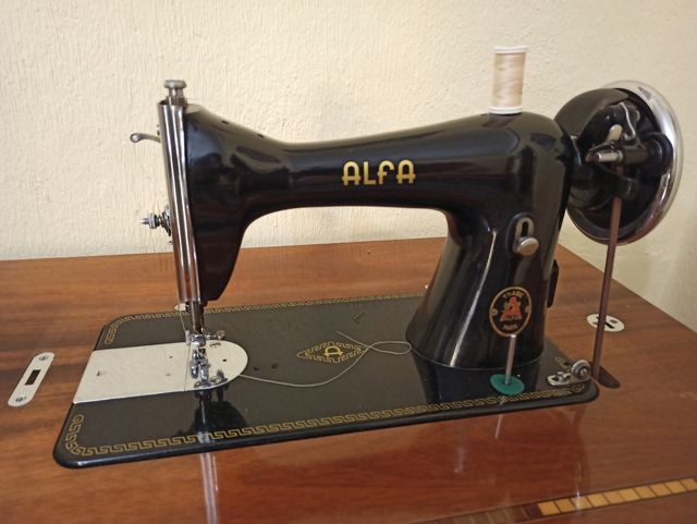 Máquina de Coser Alfa