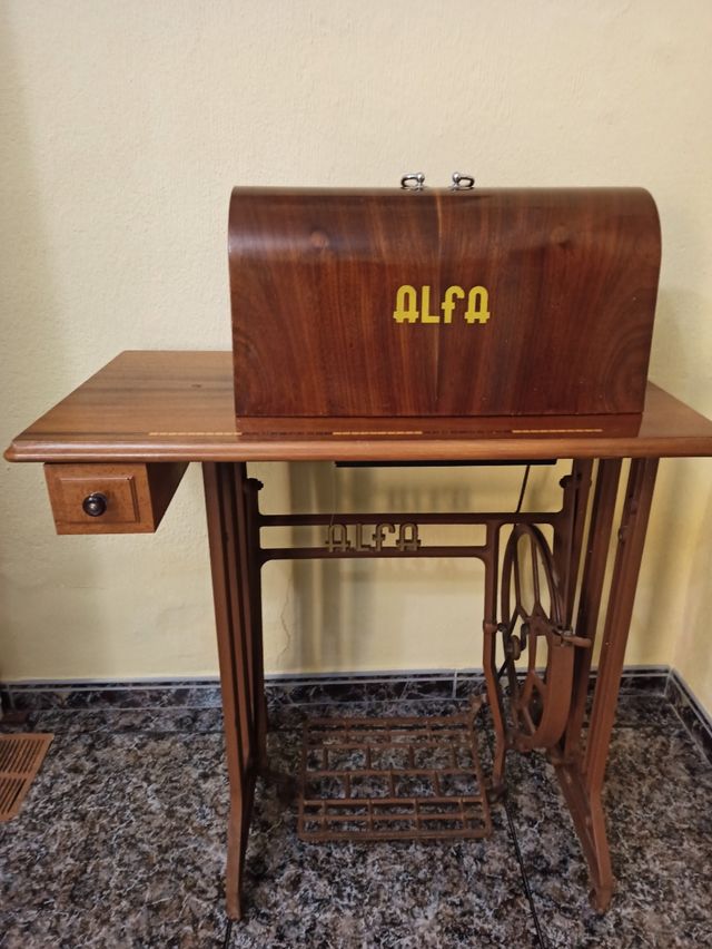 Máquina de Coser Alfa