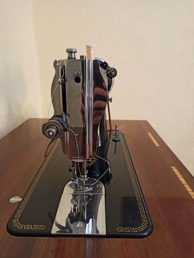 Máquina de Coser Alfa