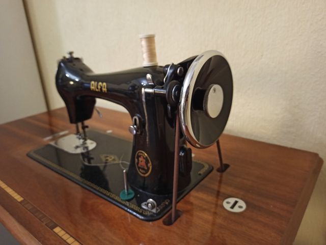 Máquina de Coser Alfa