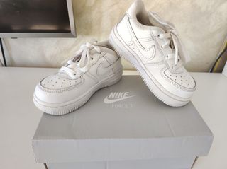 Deportivas para niña Air Force 1 talla 22 de segunda mano por 20 EUR en  Reus en WALLAPOP