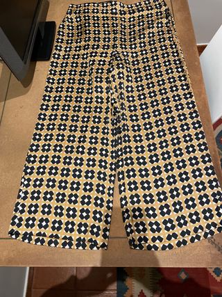 Pantalón mujer Zara de segunda mano por 5 EUR en Alpedrete en WALLAPOP