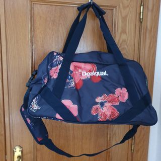Bolsa deportiva azul Desigual de segunda mano por 25 EUR en Guadalajara en  WALLAPOP