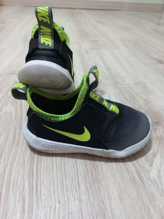 Nike niños talla 23 de segunda mano por 10 EUR en Bilbao en WALLAPOP