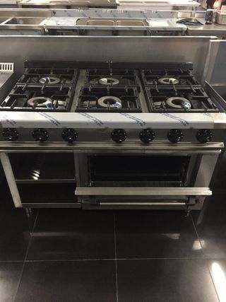 Cocina 6 fuegos + horno de segunda mano por 2.585 EUR en Valdemoro en  WALLAPOP
