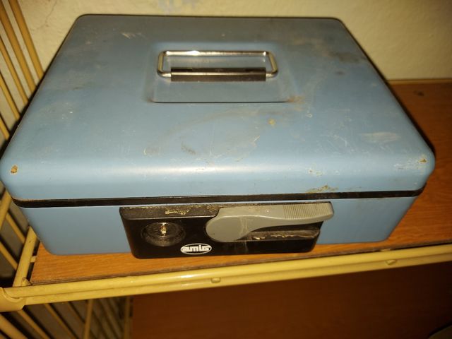 cajas de metal con cerradura