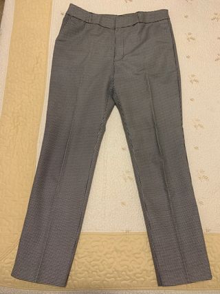 Pantalón mujer de vestir Stradivarius talla 38 de segunda mano por 8 EUR en  Benidorm en WALLAPOP