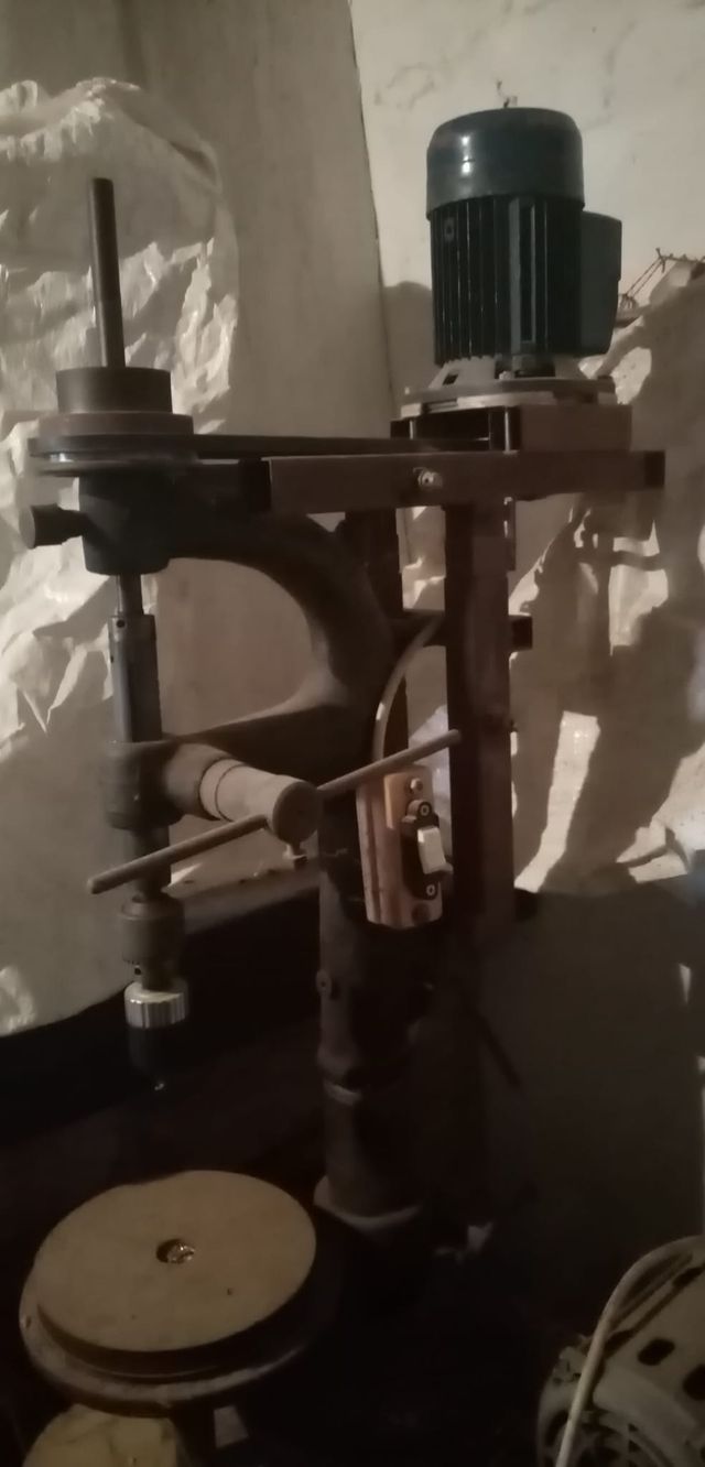 Torno antiguo urge venta SE ESCUCHAN OFERTAS