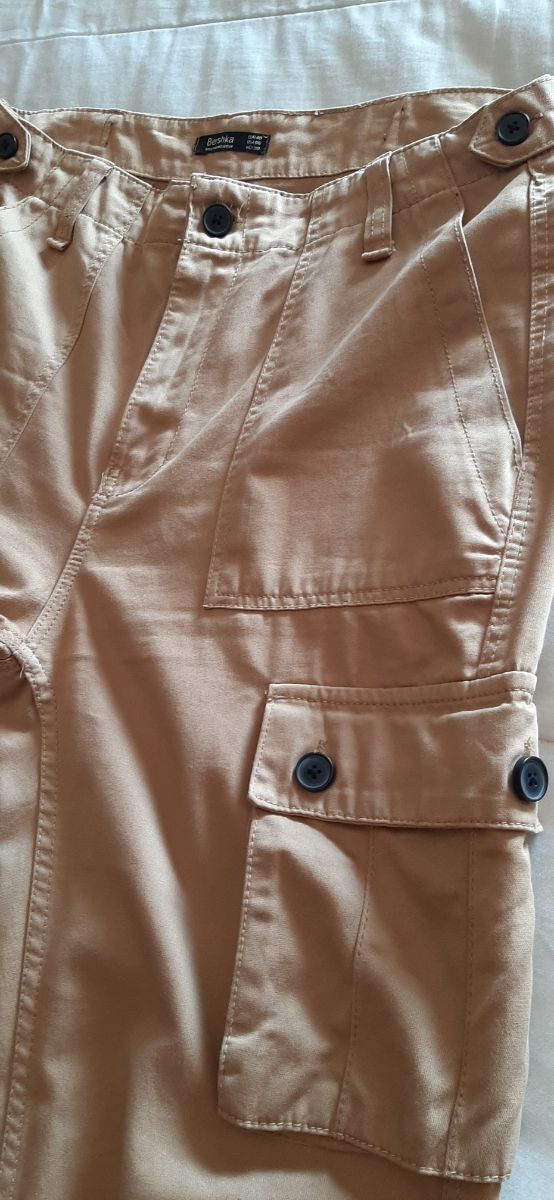 pantalón Bershka t/ 40 Como nuevo