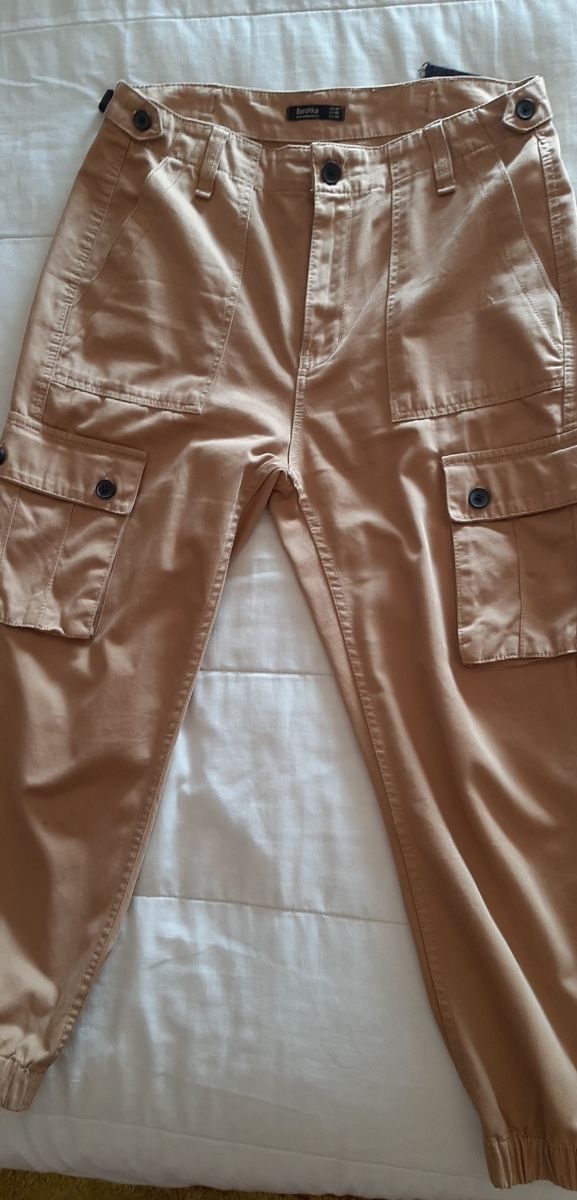 pantalón Bershka t/ 40 Como nuevo