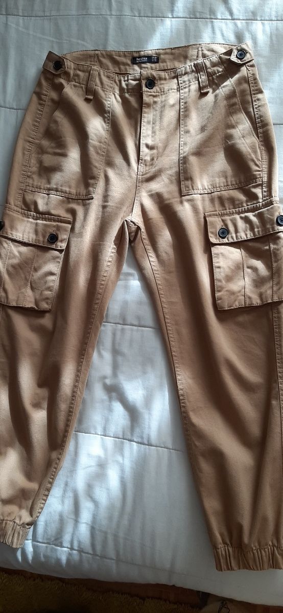 pantalón Bershka t/ 40 Como nuevo