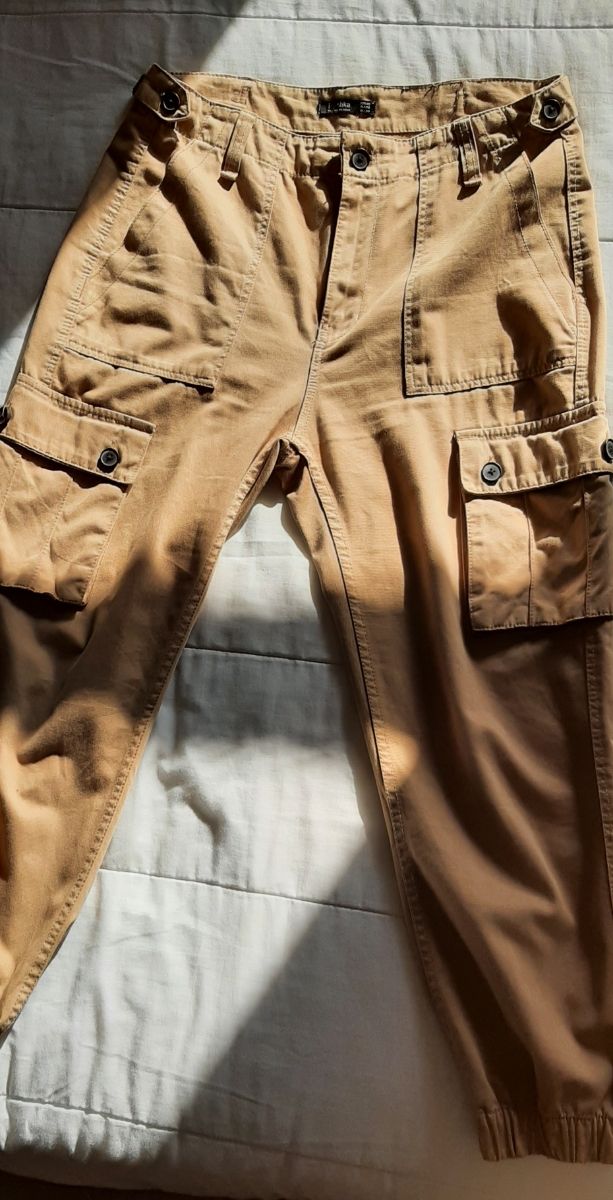 pantalón Bershka t/ 40 Como nuevo