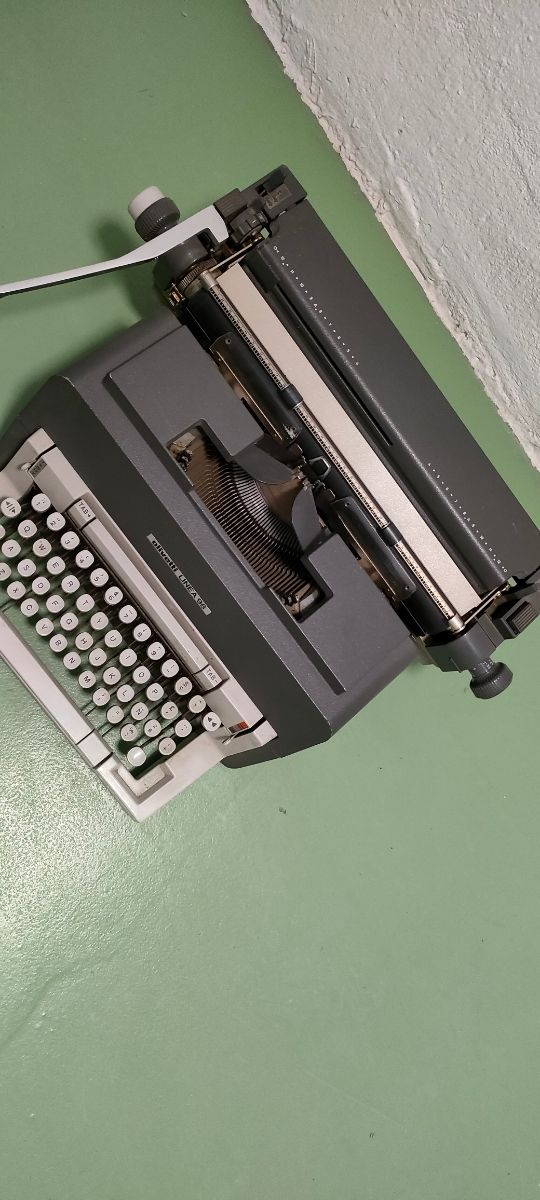Máquina de escribir Olivetti.