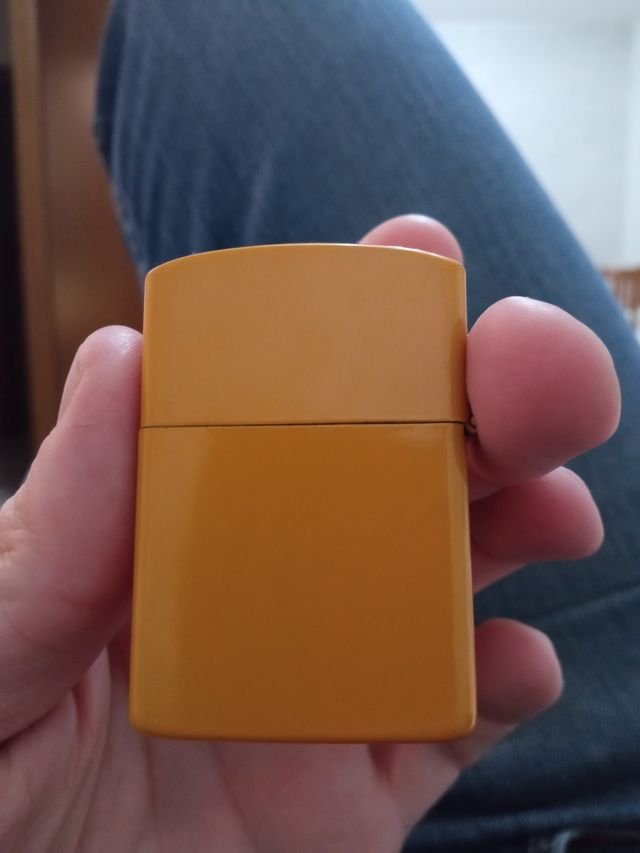 Accendino tipo zippo
