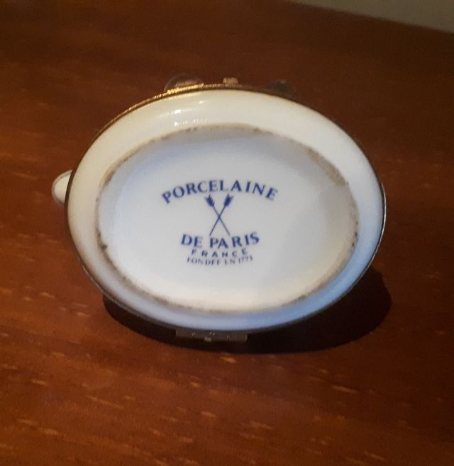 Cajita antigua de porcelana de París