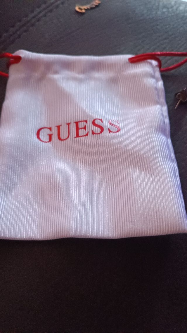 PENDIENTES GUESS EN SU BOLSA Y EN SU CAJA!!.