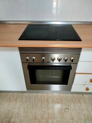 Conjunto Horno+Vitrocerámica Zanussi de segunda mano por 120 EUR en  Villajoyosa en WALLAPOP