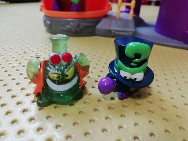 Superzings - laboratori Profesor K y Enigma