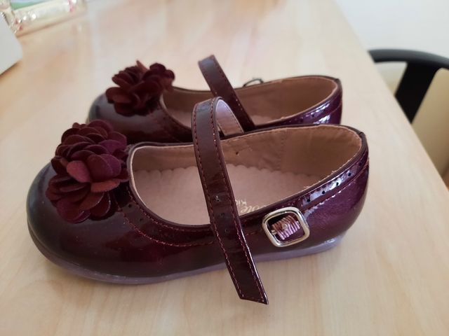 zapato niña charol color burdeos, talla 23
