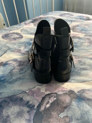 Botas negras de Parfois. de segunda mano por 3 EUR en Almeiras en WALLAPOP