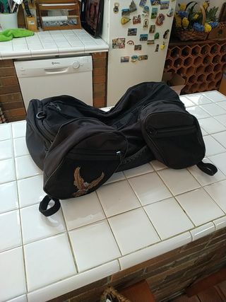 Maleta moto parrila trasera de segunda mano por 50 EUR en Vigo en WALLAPOP
