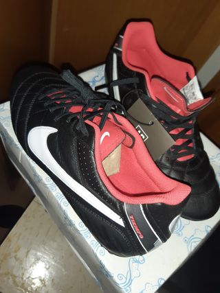 Zapatillas de Fútbol \\u26BD (botines) Nro. 42 Nike Negr de segunda mano por  28 EUR en Galapagar en WALLAPOP