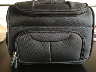 Neceser\\/maleta de mano de segunda mano por 15 EUR en A Coruña en WALLAPOP