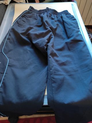 Pantalón chándal Adidas. Talla Asian XXL (L en Eur de segunda mano por 10  EUR en Lardero en WALLAPOP
