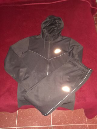 Chandal Nike reflectante de segunda mano por 65 EUR en Barcelona en WALLAPOP