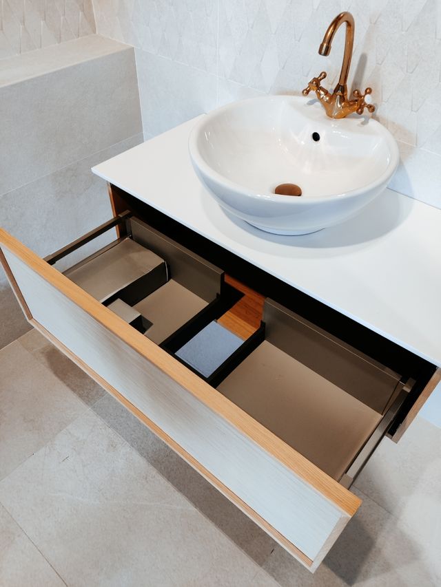 Mueble de baño en madera natural