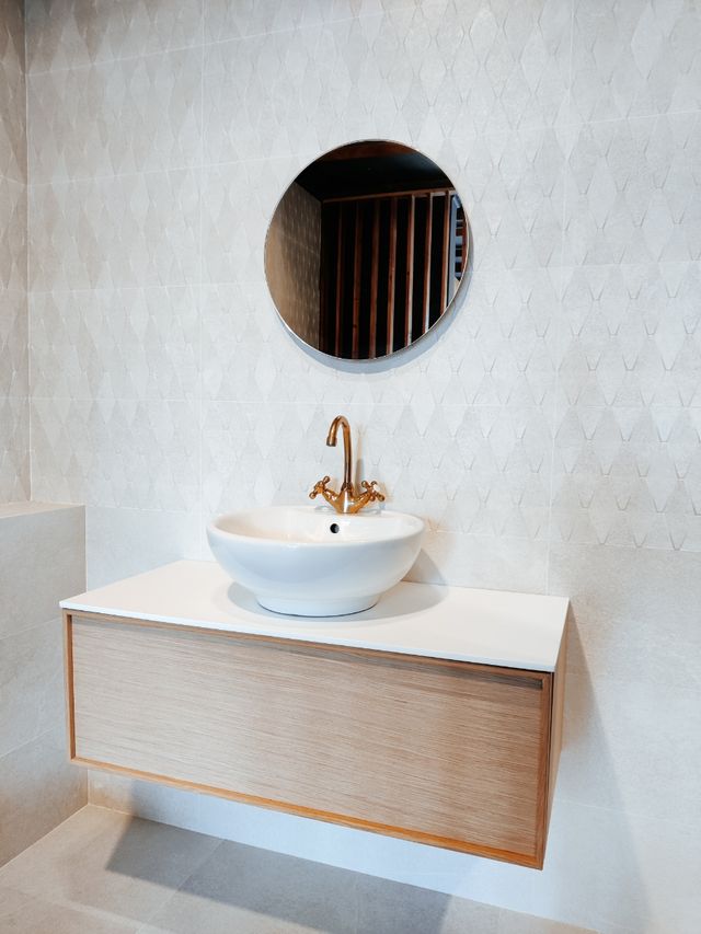 Mueble de baño en madera natural