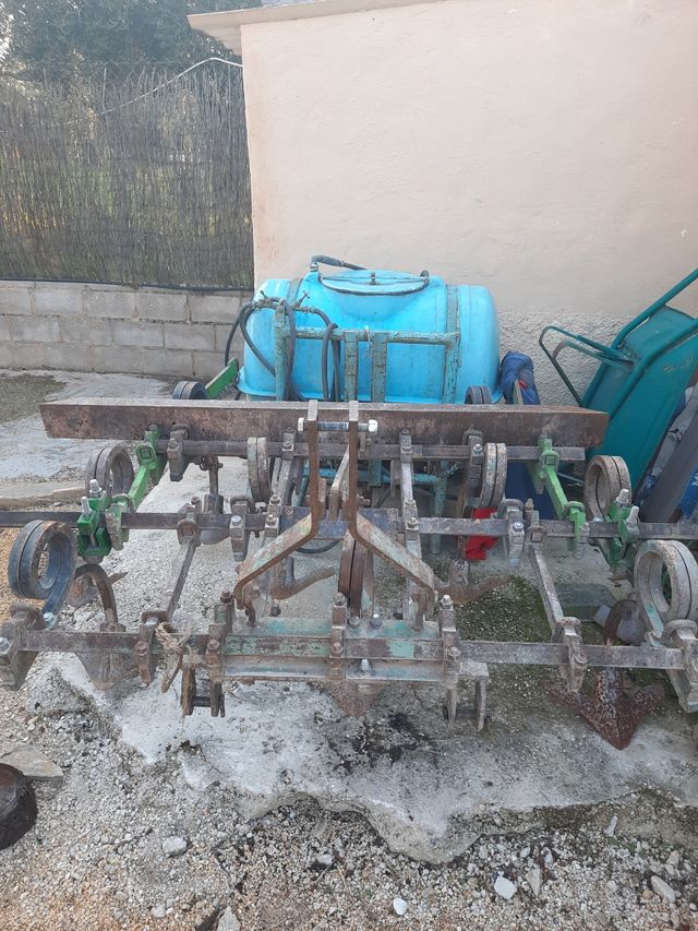 Arado nueve brazos y fumigadora 300 litros