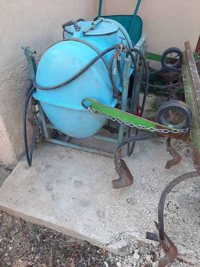 Arado nueve brazos y fumigadora 300 litros