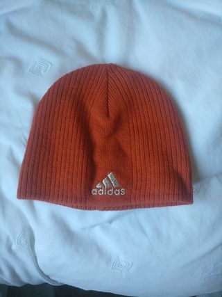 Gorro Adidas niño\\/bebé de segunda mano por 7 EUR en Madrid en WALLAPOP