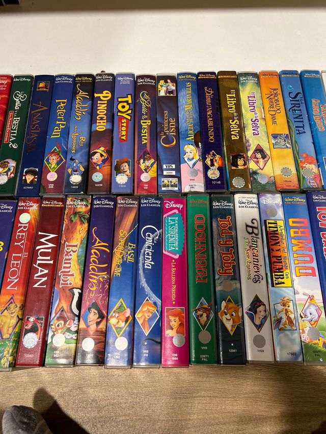 Colección de VHS DE CLÁSICOS DE WALT DISNEY