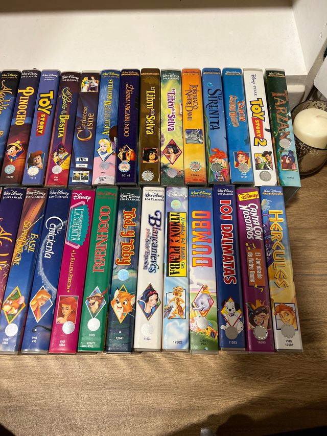 Colección de VHS DE CLÁSICOS DE WALT DISNEY