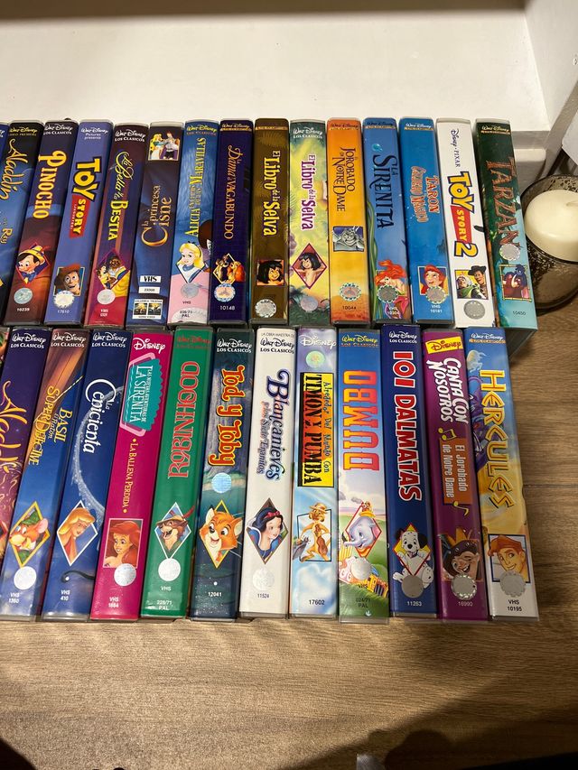 Colección de VHS DE CLÁSICOS DE WALT DISNEY