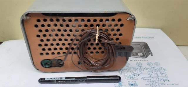 Radio Bertran miniatura, en perfecto estado y func