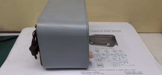Radio Bertran miniatura, en perfecto estado y func